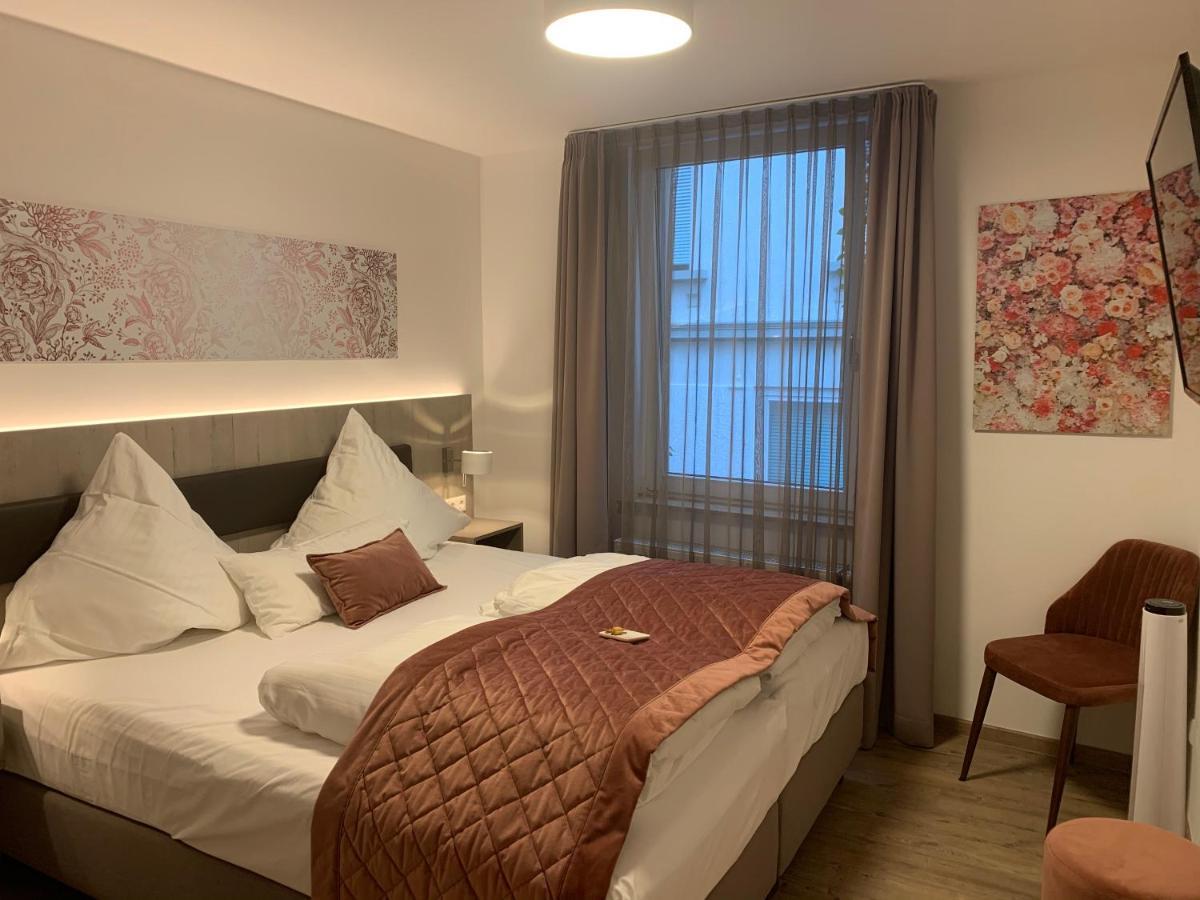 Boutique Hotel Rose บาเดน-บาเดน ภายนอก รูปภาพ