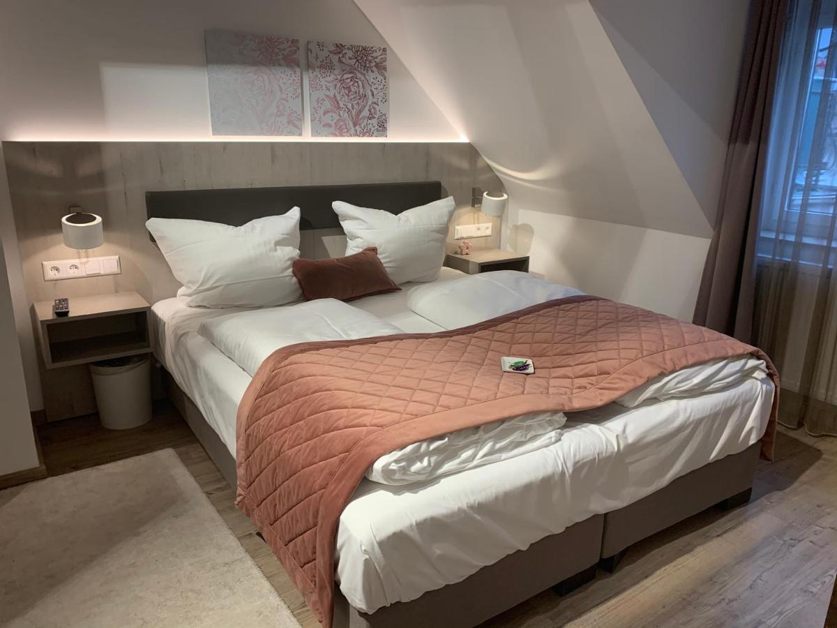 Boutique Hotel Rose บาเดน-บาเดน ภายนอก รูปภาพ