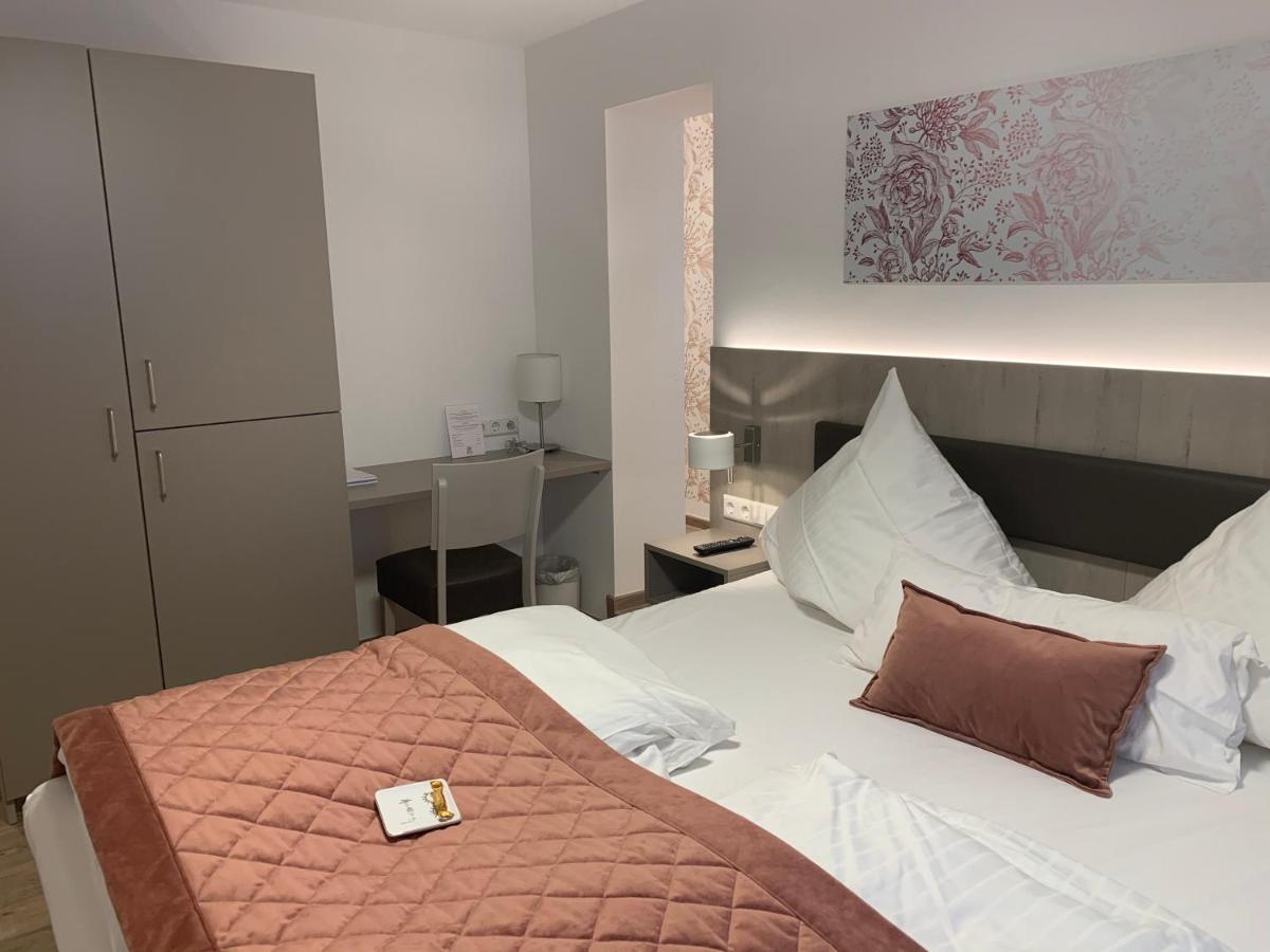 Boutique Hotel Rose บาเดน-บาเดน ภายนอก รูปภาพ