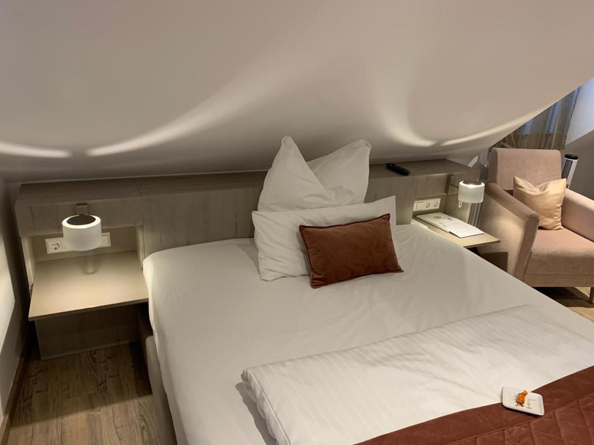 Boutique Hotel Rose บาเดน-บาเดน ภายนอก รูปภาพ