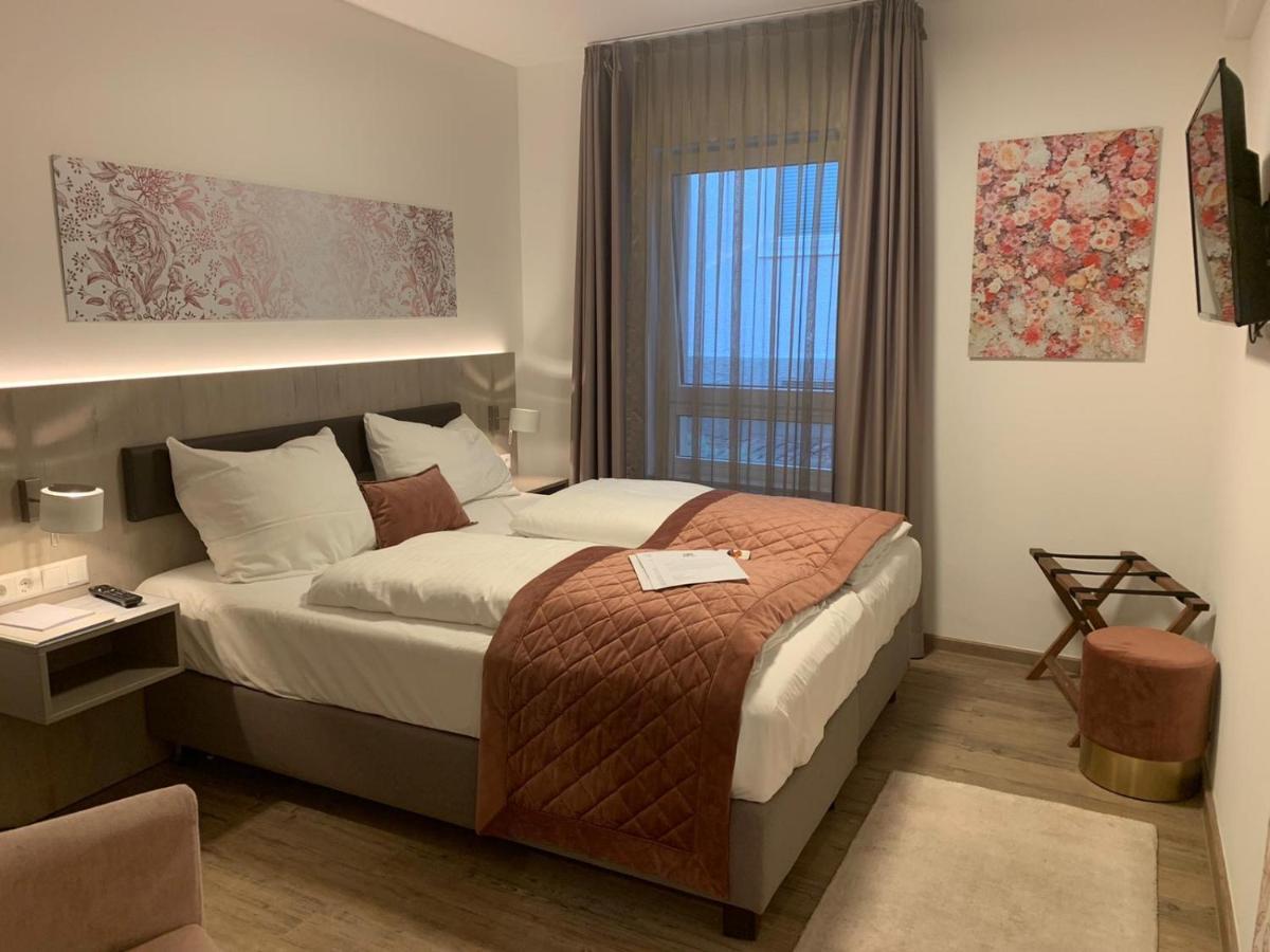 Boutique Hotel Rose บาเดน-บาเดน ภายนอก รูปภาพ