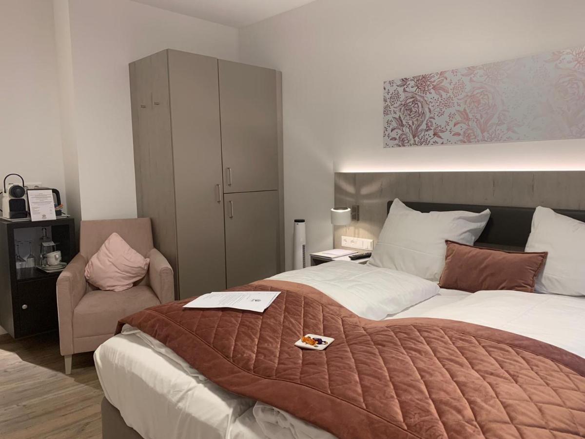 Boutique Hotel Rose บาเดน-บาเดน ภายนอก รูปภาพ
